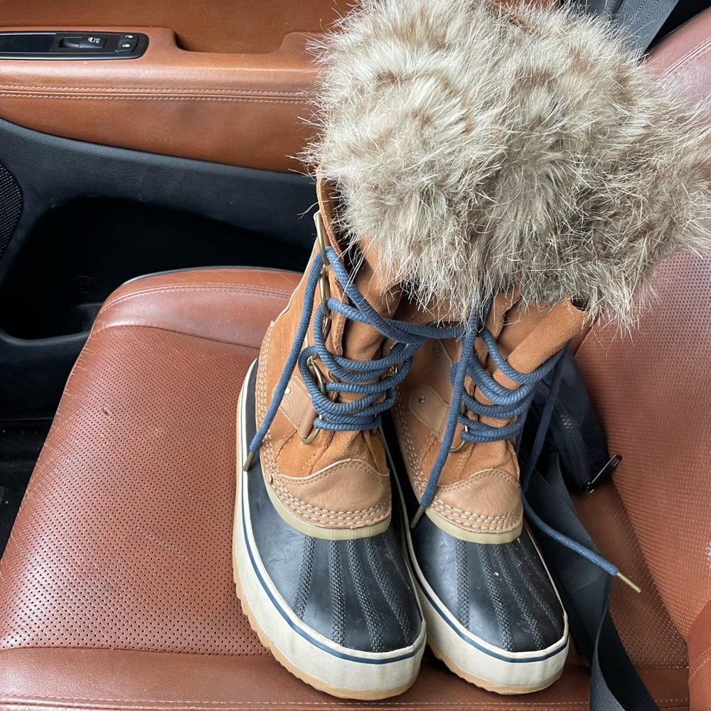 Joan of Arctic boots